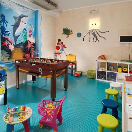 Hotel Prestige Католика Екстериор снимка