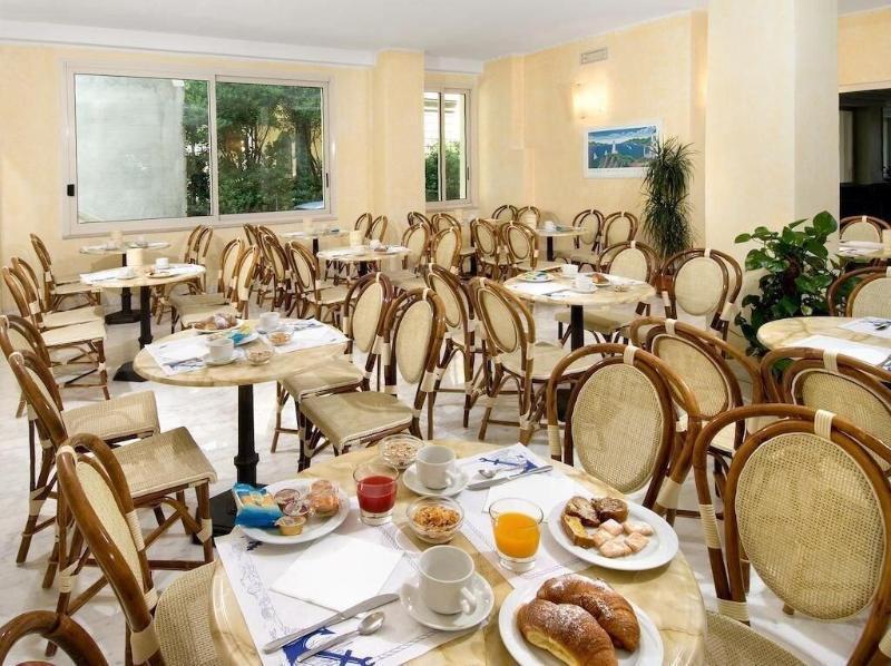 Hotel Prestige Католика Екстериор снимка