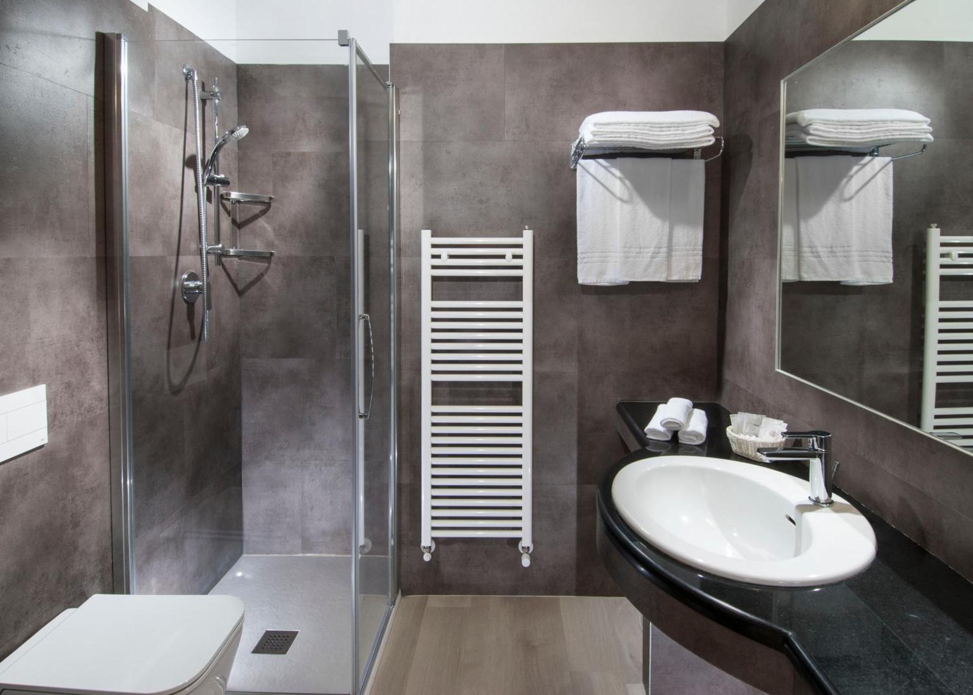 Hotel Prestige Католика Екстериор снимка