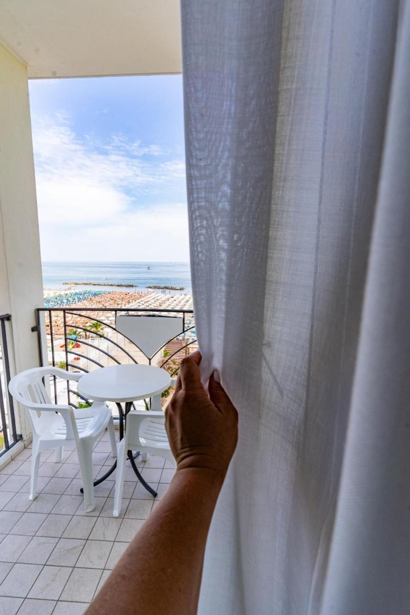 Hotel Prestige Католика Екстериор снимка