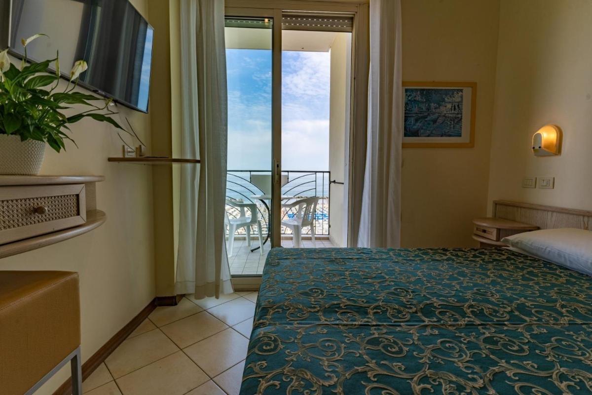 Hotel Prestige Католика Екстериор снимка
