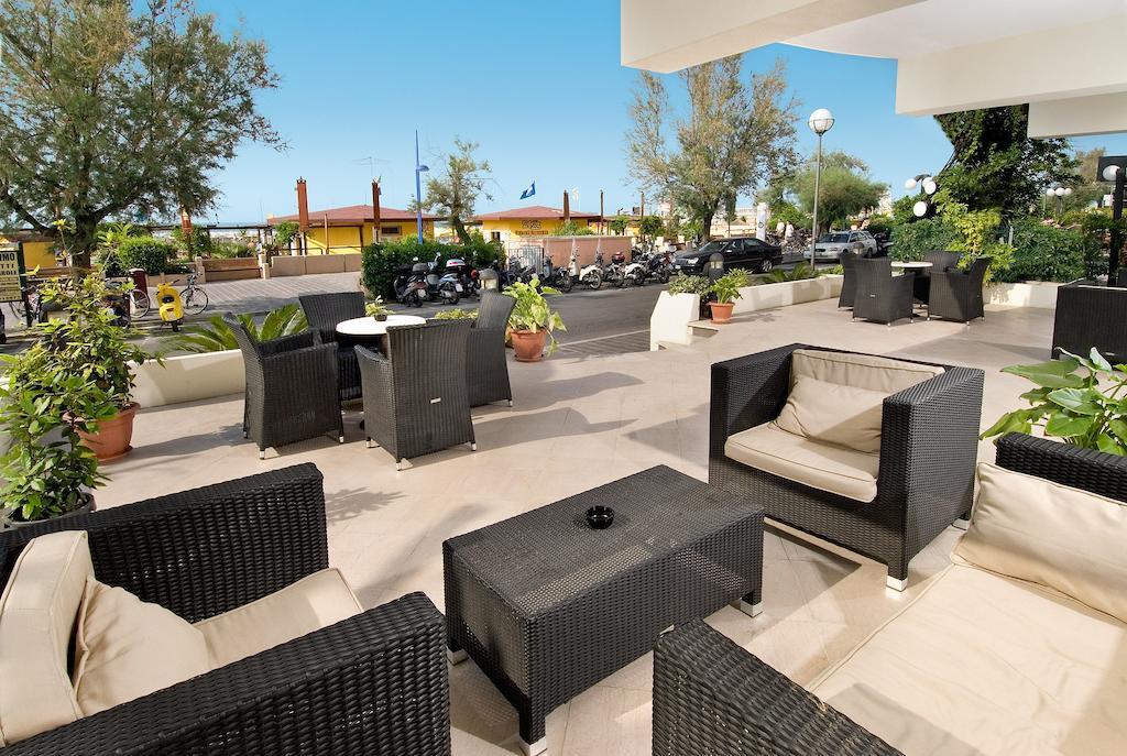 Hotel Prestige Католика Екстериор снимка