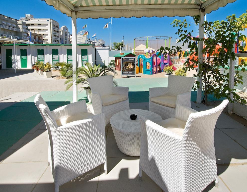 Hotel Prestige Католика Екстериор снимка