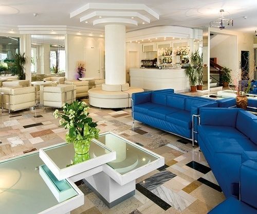 Hotel Prestige Католика Екстериор снимка