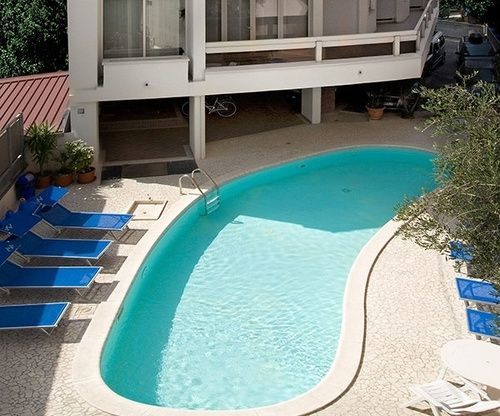 Hotel Prestige Католика Екстериор снимка