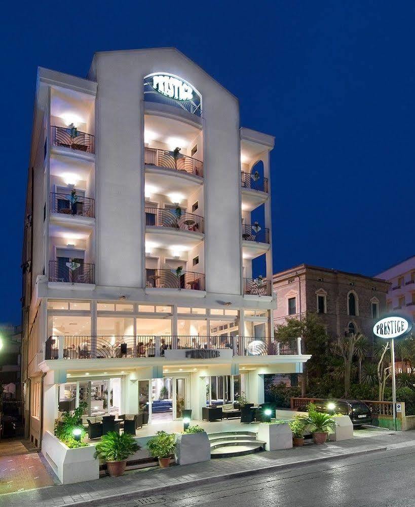 Hotel Prestige Католика Екстериор снимка
