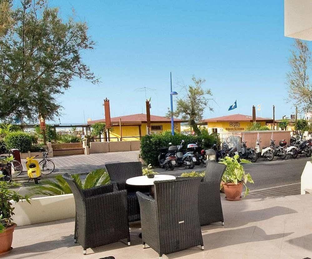 Hotel Prestige Католика Екстериор снимка